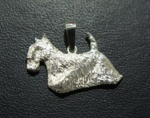 Pakabukas Nr.15(šuns formos, iš sidabro arba aukso)