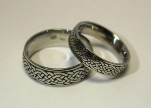 Vestuviniai žiedai Nr.59 (iš balto aukso, puošti keltišku dekoru)